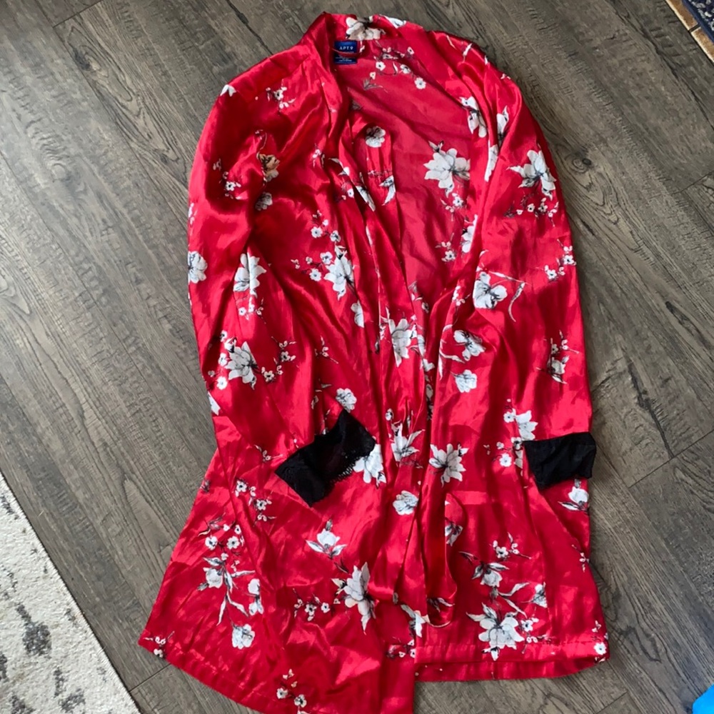 Apt 9 Women’s intimates robe- size L- like new